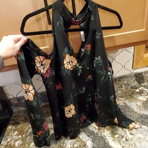 Lush Blouse - Picture 2 of 4